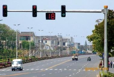 चीन Hot Dip Galvanized 6.5m Standard Traffic Light Pole 11m Single Arm For Traffic Road आपूर्तिकर्ता