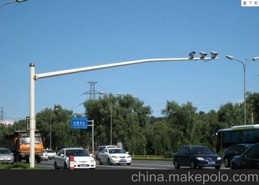चीन 10m Galvanized Traffic Steel Light Poles With Durable / Single Arm , 600*600*20mm Baseplate आपूर्तिकर्ता