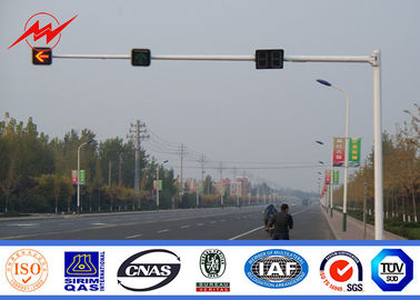 चीन 7M Traffic Light Pole Gr65 4m / 6m Galvanized Road Light Poles With 9M Bracket आपूर्तिकर्ता