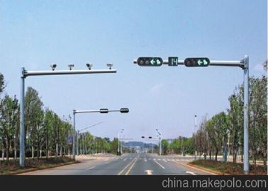 चीन Q345 4m / 6m Galvanized Road Light Poles Signal Customization Available आपूर्तिकर्ता
