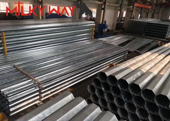 जस्ती ट्रैफिक लाइट पोल 10M ऊंचाई 7M क्रॉसआरम आपूर्तिकर्ता