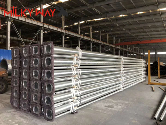 जस्ती ट्रैफिक लाइट पोल 10M ऊंचाई 7M क्रॉसआरम आपूर्तिकर्ता
