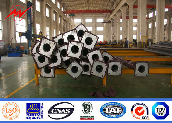 Q235 सिंगल आर्म स्टील हाई मस्ट लाइट ध्रुव 6 मीटर के साथ 15 साल की वारंटी समय