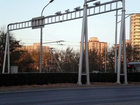 इस्पात IP65 6 मीटर ट्रैफिक लाइट ध्रुव, जस्ती स्ट्रीट प्रकाश ध्रुव