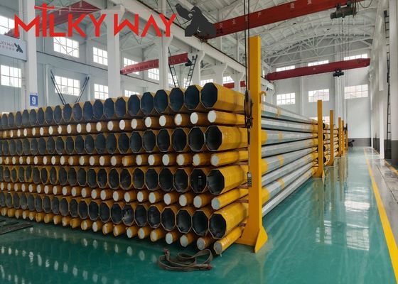 10 मीटर अष्टकोणीय स्ट्रीट लाइट पोल Q235 स्टील हॉट-डिप गैल्वेनाइज्ड